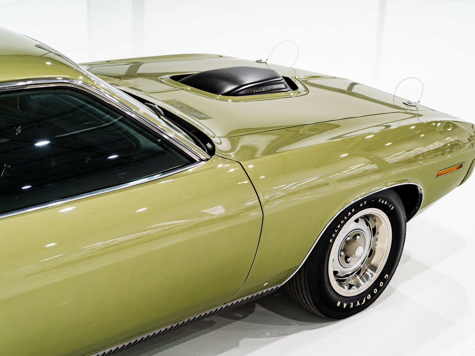 1970 Plymouth HEMI Cuda 1 de 3 Exemplaires Utilisés par la Division Course de Chrysler France **PRIX EN USD** Green Montreal - photo #41
