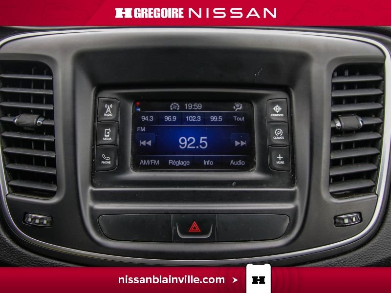 2015 Chrysler 200 White Laval - photo #16