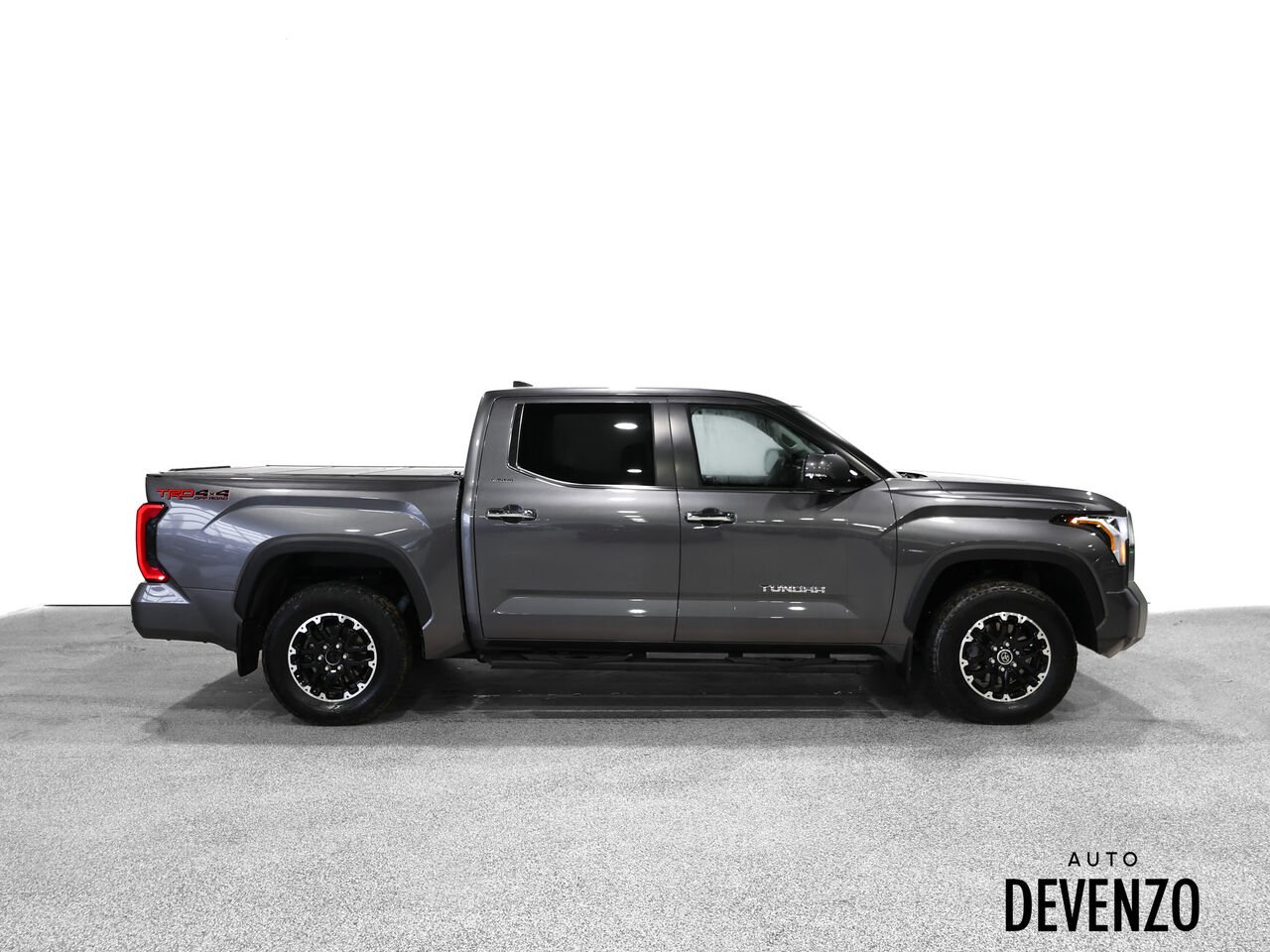 2024 Toyota Tundra Grey Saint-Eustache - photo #1