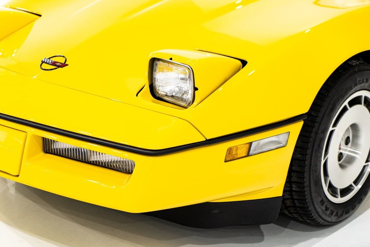 1986 Chevrolet Corvette Pace Car livery with only 17,380km (10,800miles) Yellow Montreal - photo #60