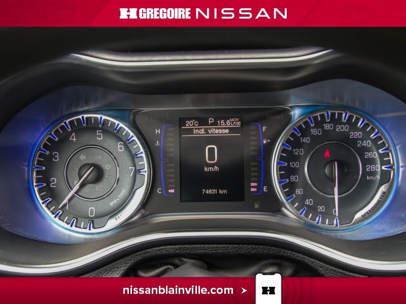 2015 Chrysler 200 White Laval - photo #14