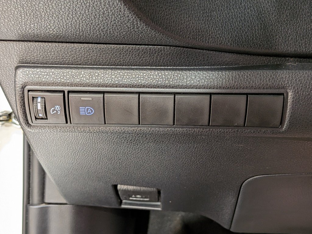 2020 Toyota Corolla L Manual White Val-David - photo #27