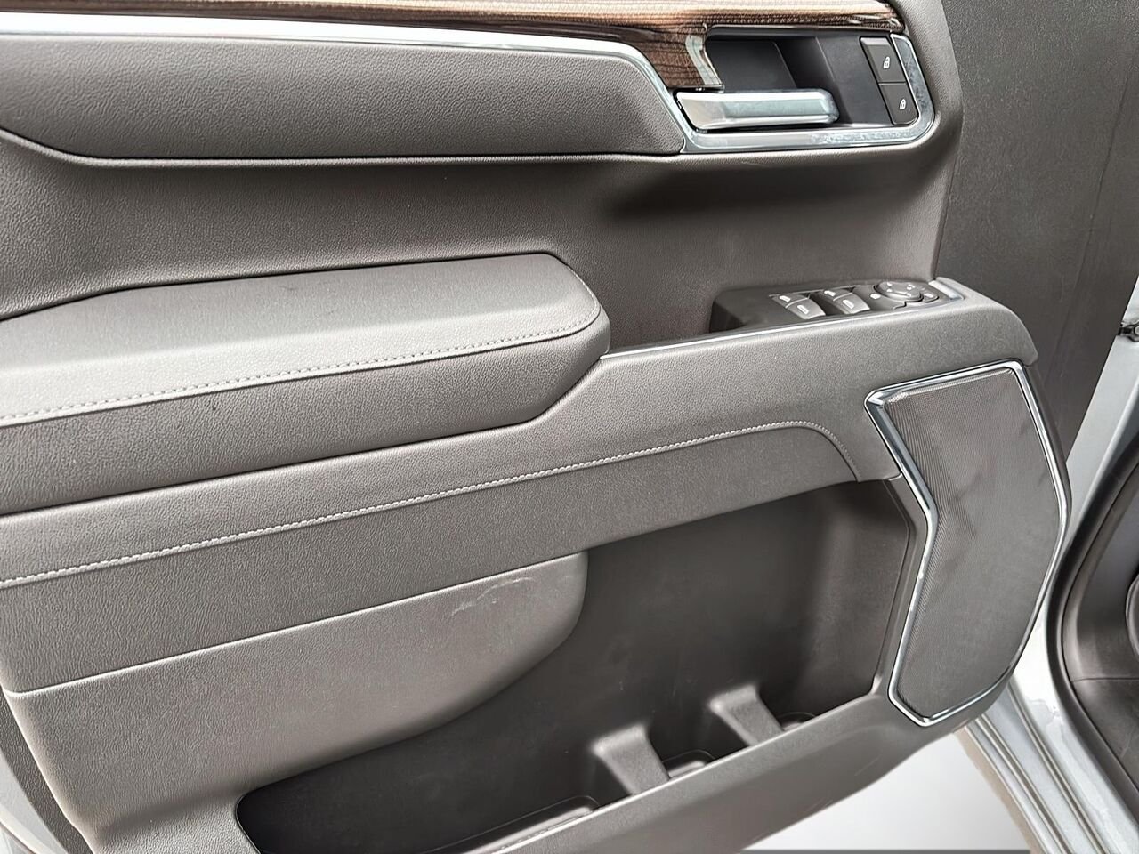 Chevrolet Silverado 1500 RST cabine multiplace 4RM 157 po 2026 GRIS STERLING METALLISE Saint-Hyacinthe - photo #8