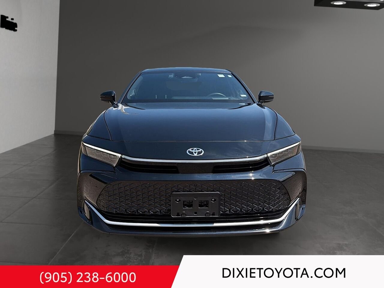 2026 Toyota Crown HYBRID PLATNIUM AWD / CLEAN CARFAX / HEATED AND VENTILATED SEATS / ALLOY WHEELS / CARPLAY AND ANDROID AUTO Mississauga - photo #1