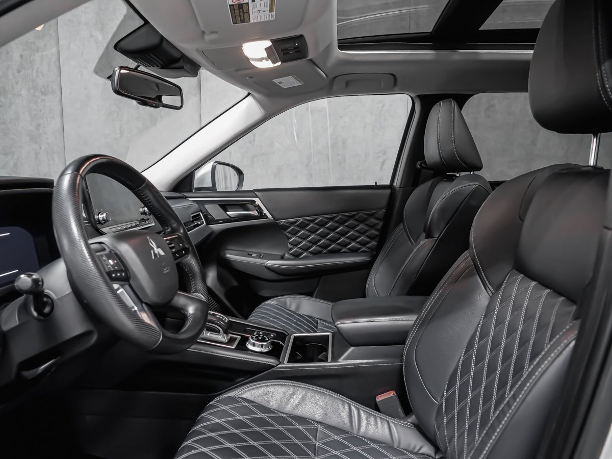 Mitsubishi Outlander SEL 2023 Argent Montréal - photo #12