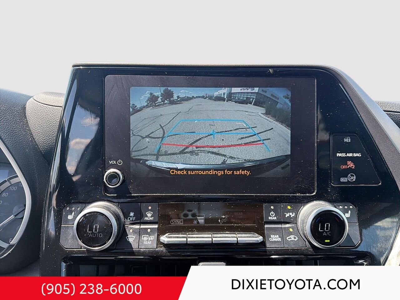 2024 Toyota Highlander XLE AWD / CLEAN CARFAX / HEATED SEATS / MOONROOF / ALLOY WHEELS / CARPLAY AND ANDROID AUTO Black Mississauga - photo #16