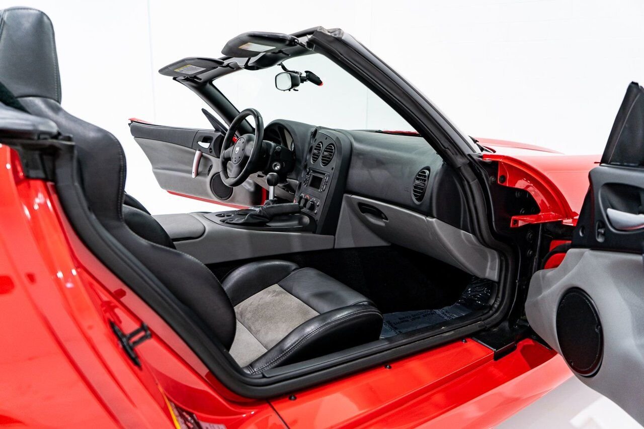 Dodge Viper Clean Title With Only 2,063 km (1,282 Miles) From New 2008 Rouge Montréal - photo #33