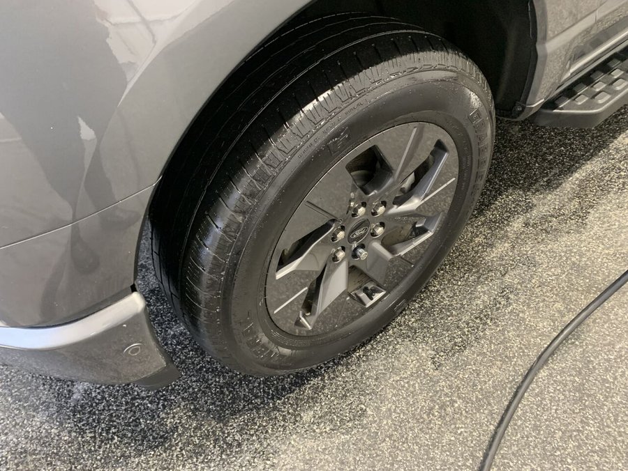 2022 Ford F-150 Lightning 2022 Grey