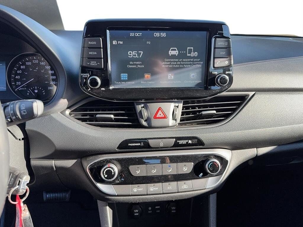 2018 Hyundai Elantra GT VIN KMHH35LE4JU042398 White Baie-Comeau - photo #13