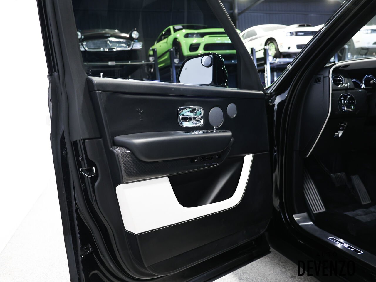 Rolls-Royce Cullinan 2023 Noir Saint-Eustache - photo #9