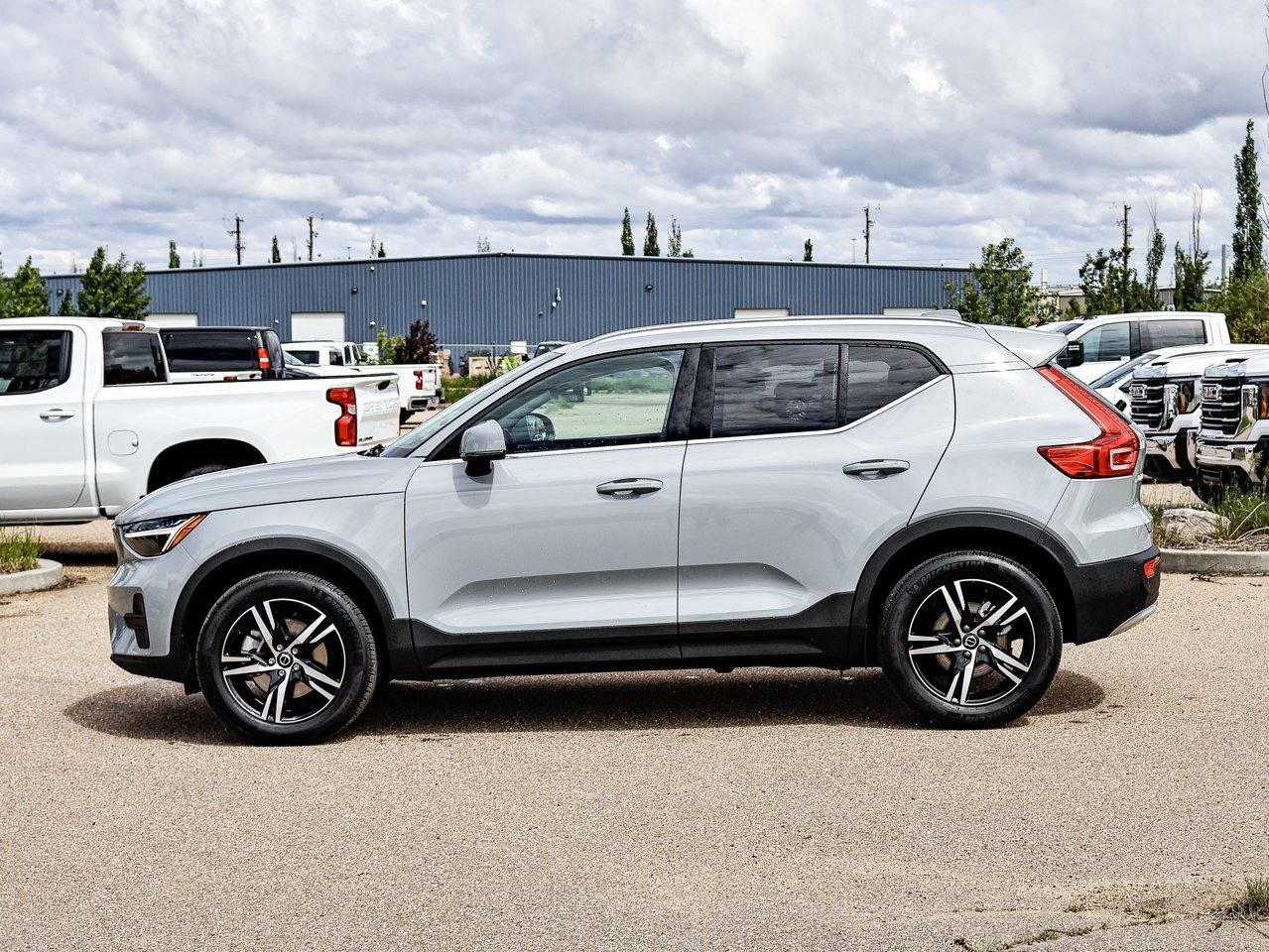 2025 Volvo XC40 B5 AWD Core Bright Theme Grey Sherwood Park - photo #9