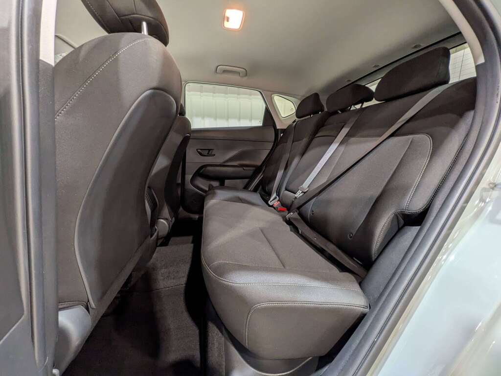 2024 Hyundai Kona 2.0L Preferred AWD Green Val-David - photo #10