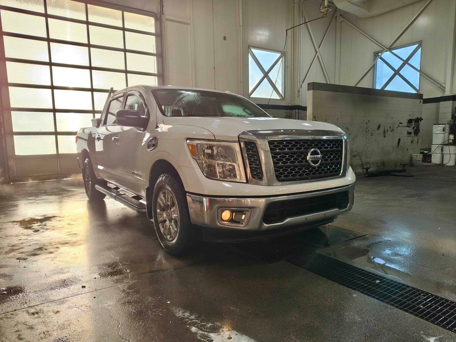 2017 Nissan Titan 2017 White