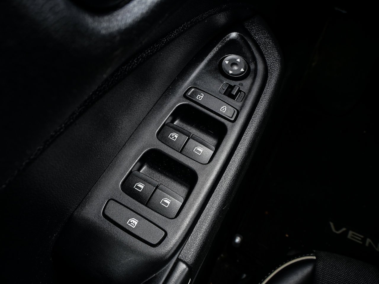 2025 Hyundai Venue Ultimate IVT w/Black Interior Grey Sherwood Park - photo #17