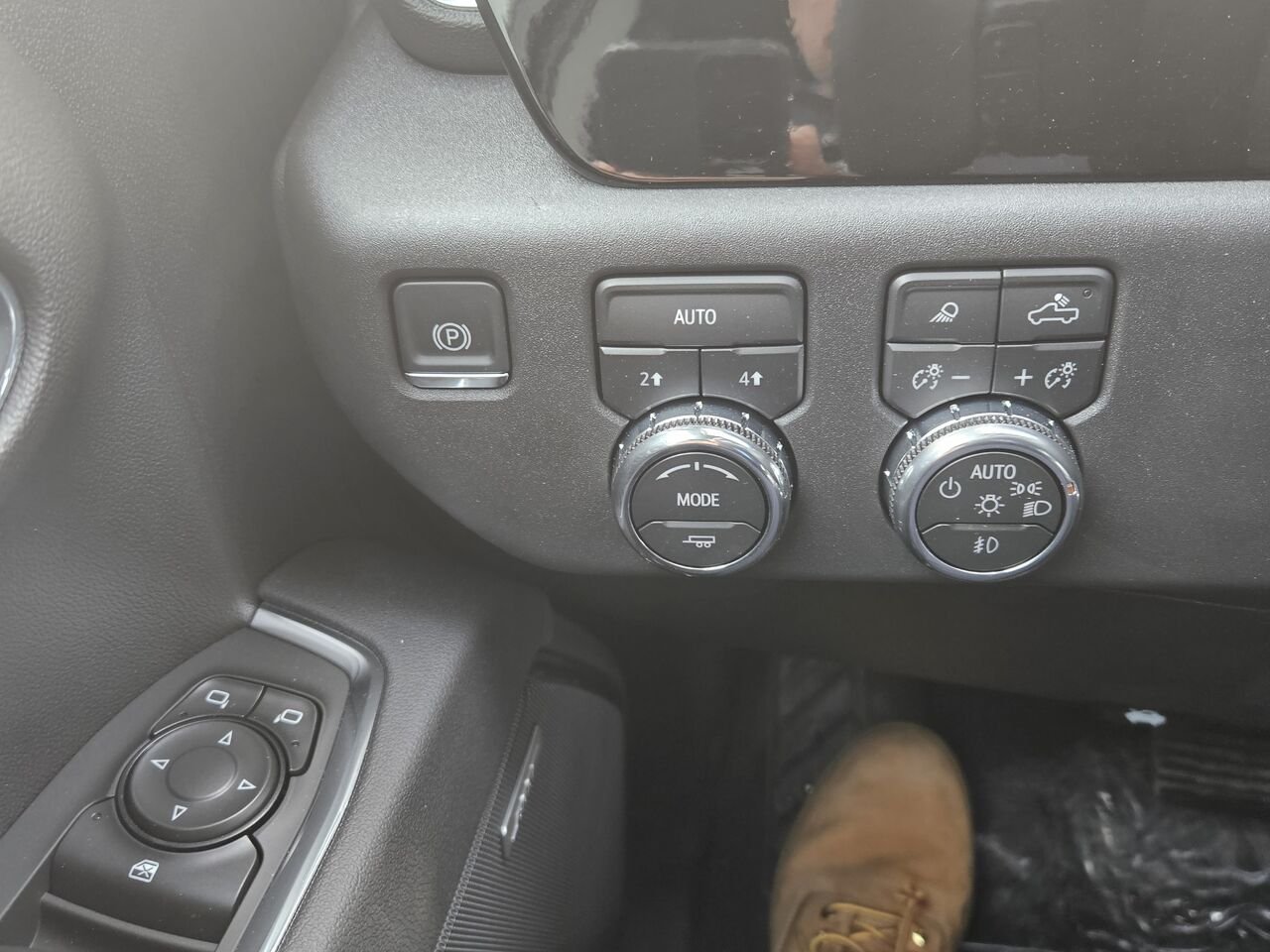 GMC Sierra 1500 Elevation cabine multiplace 4RM 157 po 2026 NOIR ONYX Thetford Mines - photo #11