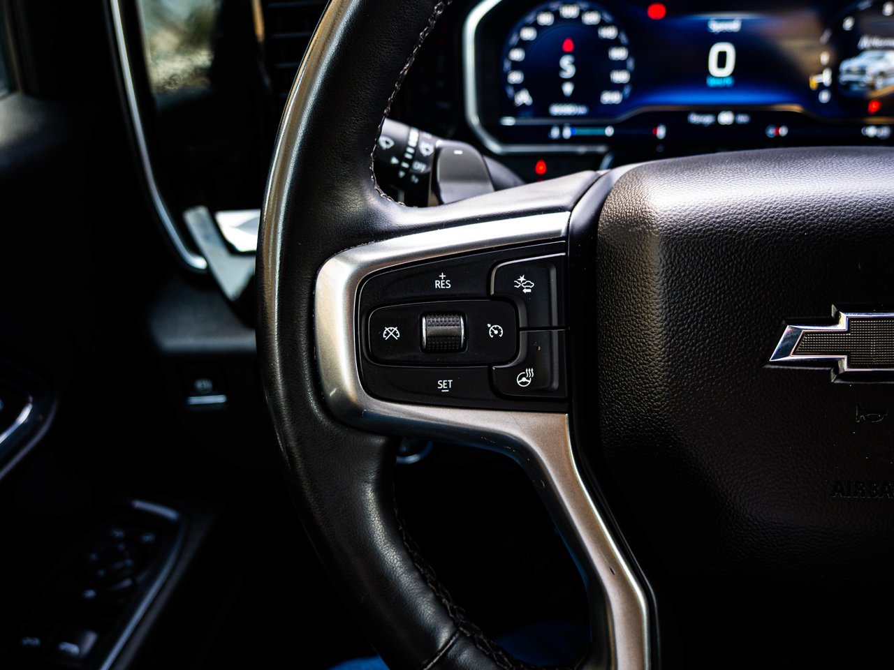 2024 Chevrolet Silverado 1500 4WD Crew Cab 147 RST Grey Sherwood Park - photo #19