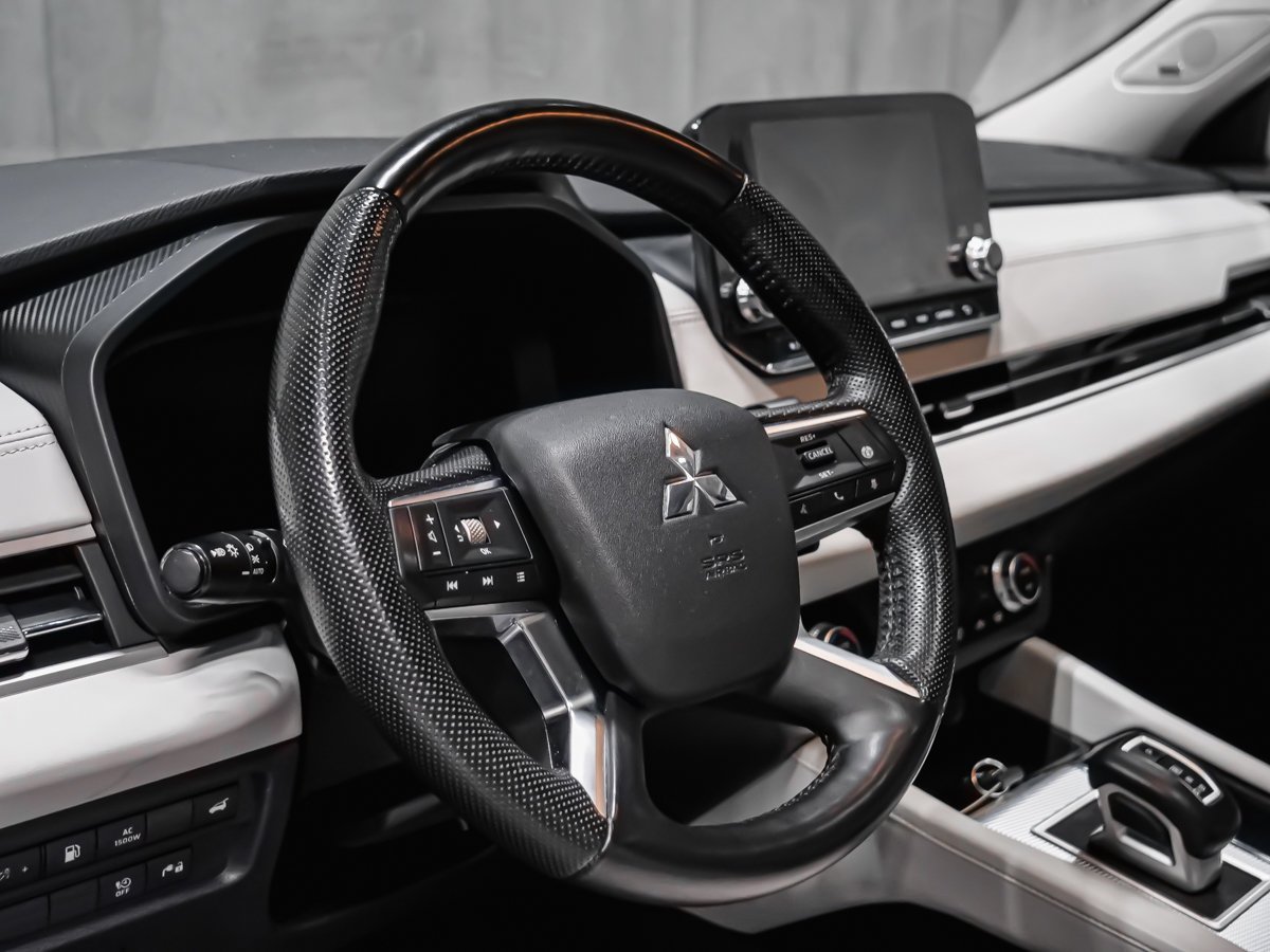 Mitsubishi Outlander PHEV GT 2023 Montréal - photo #8