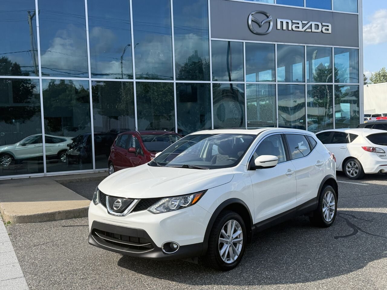 2018 Nissan Qashqai White Ste-Marie - photo #0
