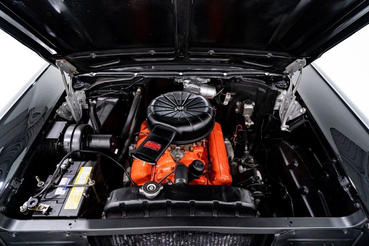 Chevrolet Bel Air Beautifully presented. Restored in desirable color combo | PRIX EN USD 1957 Noir Montréal - photo #14