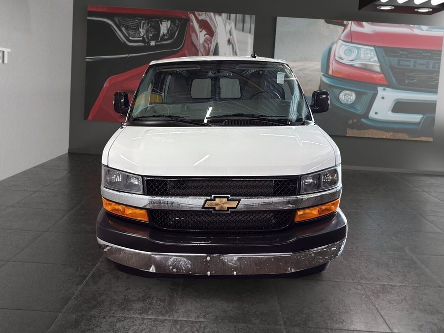 2024 Chevrolet Express Cargo Van 2024 Summit White