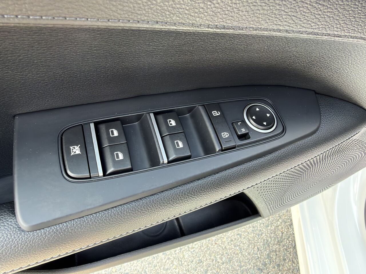 2024 Kia Forte White Thetford Mines - photo #14
