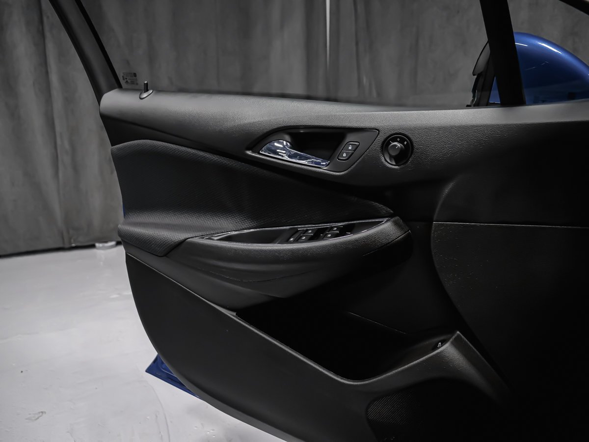 2018 Chevrolet Cruze LT 2 SET DE PNEUS SIÈGES CHAUFFANT APPLE CAR PLAY Black Montreal - photo #6