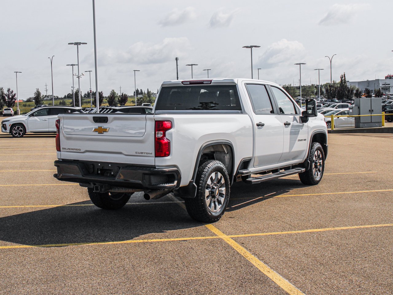 2024 Chevrolet Silverado 2500HD 4WD Crew Cab 159 Custom White Sherwood Park - photo #8