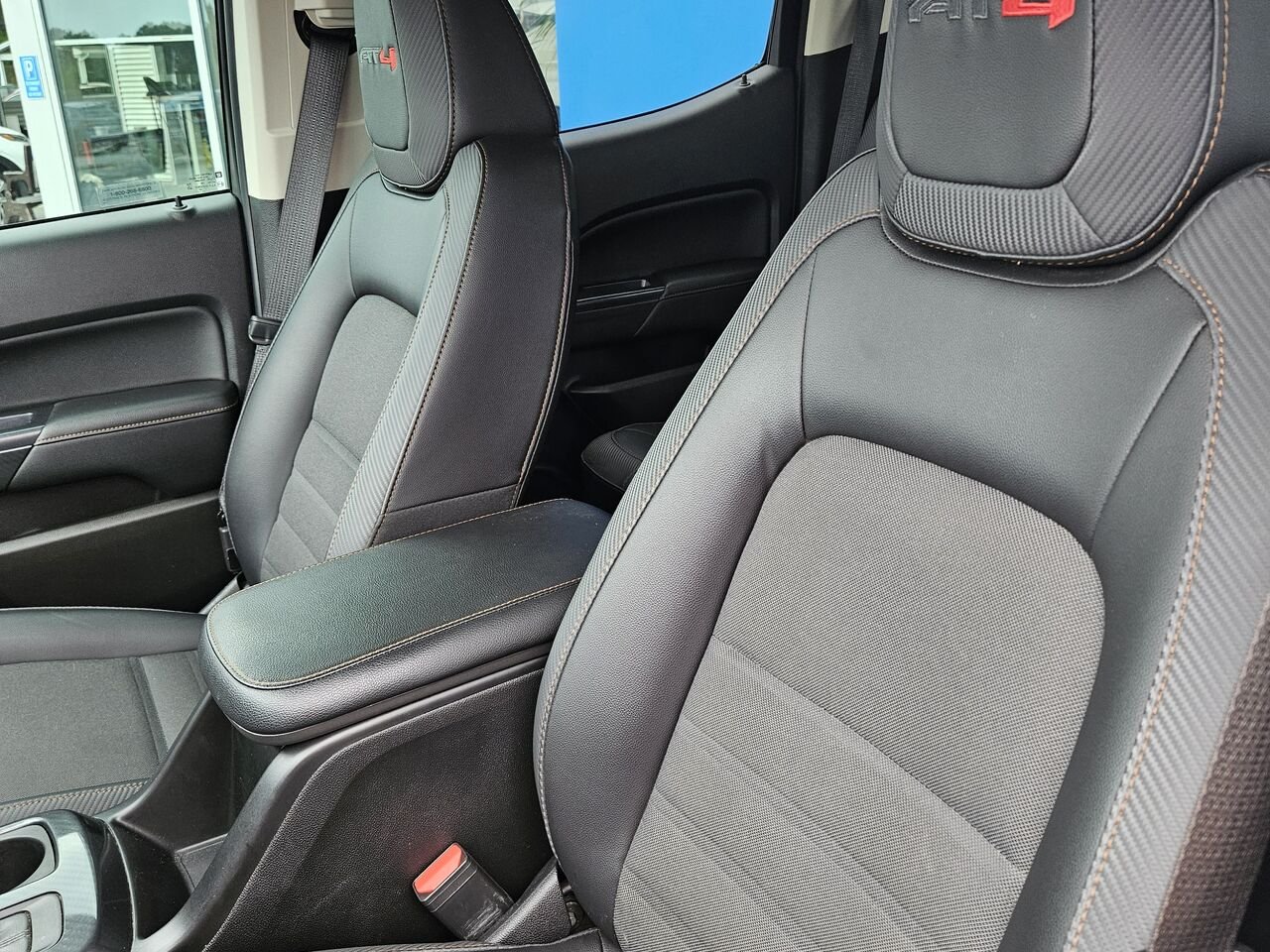 GMC Canyon AT4 cabine multiplace 4RM 141 po avec tissu 2022 Blanc Thetford Mines - photo #14