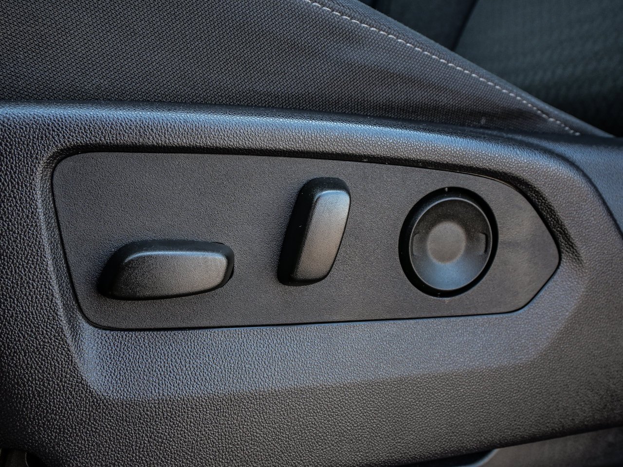 2024 Chevrolet Silverado 1500 4WD Crew Cab 147 Custom Trail Boss Black Sherwood Park - photo #14