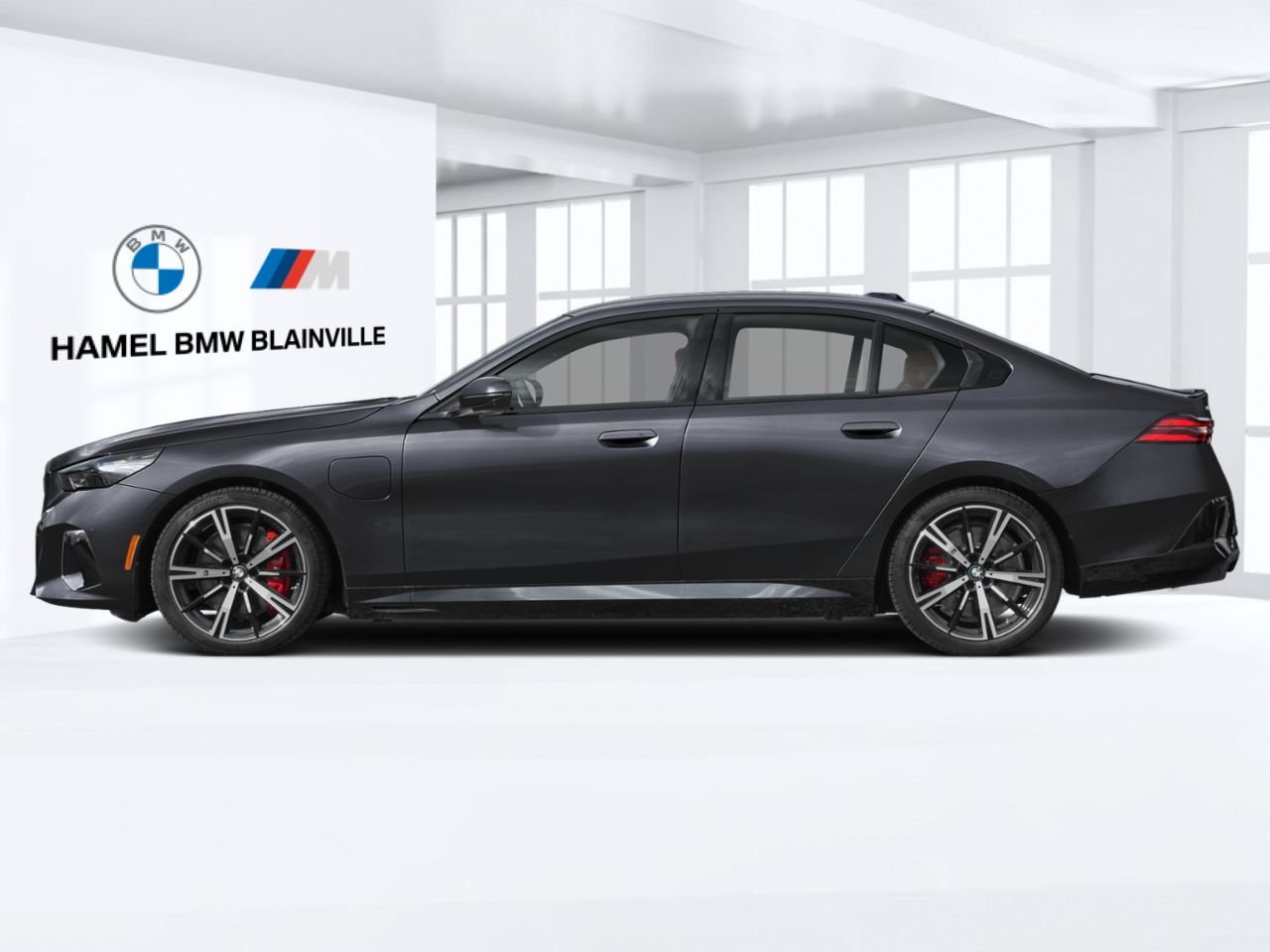 2027 BMW 5 Series 550e xDrive Black Sapphire Metallic Blainville - photo #1