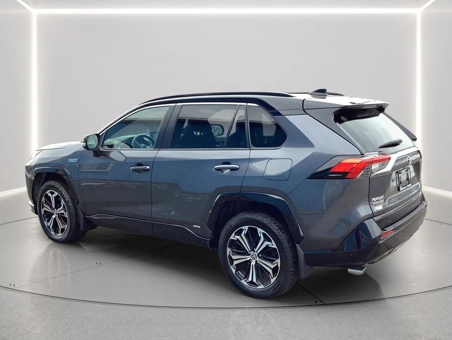 Toyota RAV4 Hybride Branchable 2021 2021 Gris magnétique métallisé avec toit noir