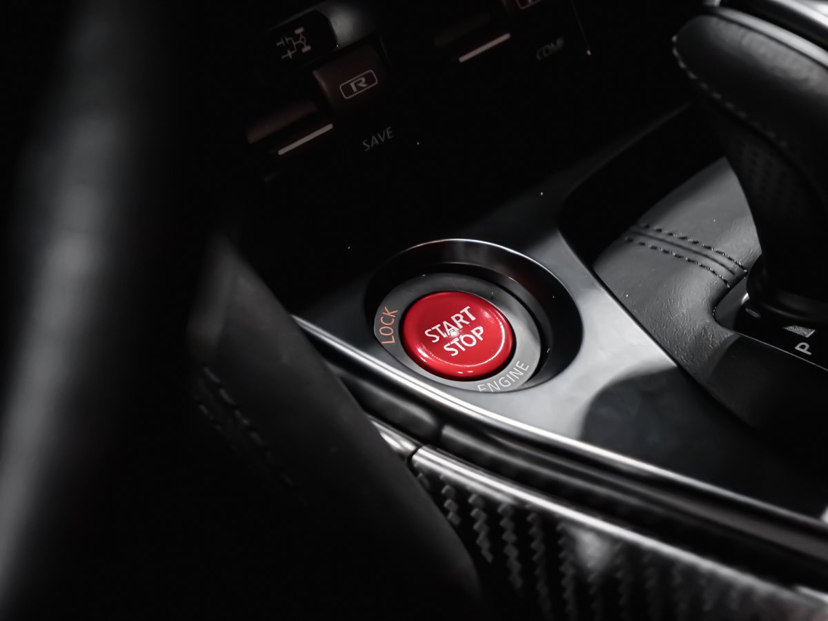 2023 Nissan GT-R PREMIUM White Montreal - photo #24
