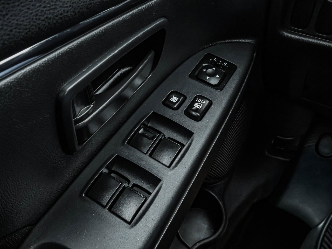 2024 Mitsubishi RVR ES AWC Grey Sherwood Park - photo #18
