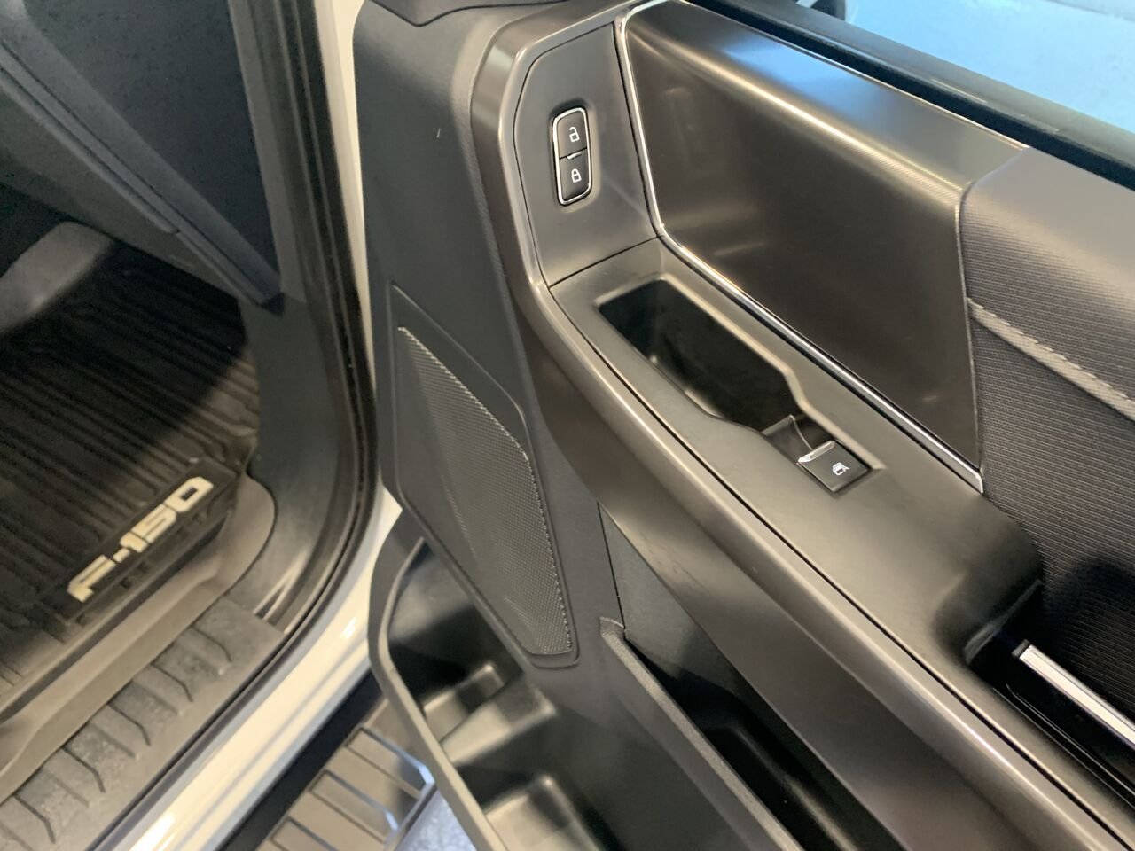 Ford F-150 F150 XLT CREW CAB SHORT BOX 2024 Gris Châteauguay - photo #18