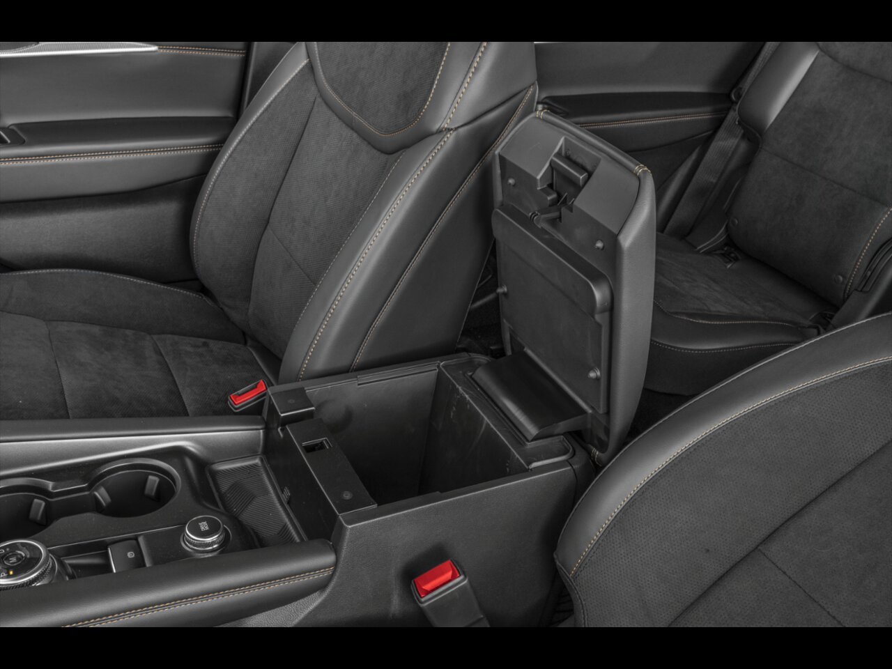 2026 Ford Explorer Agate Black Metallic Granby - photo #7
