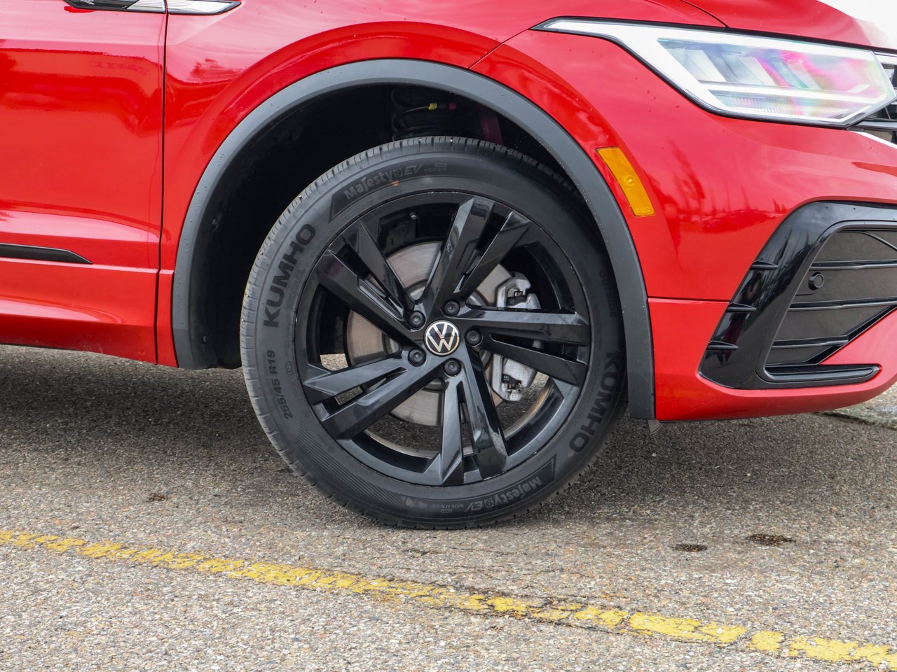2024 Volkswagen Tiguan Comfortline R-Line Black Edition 4MOTION Red Sherwood Park - photo #10