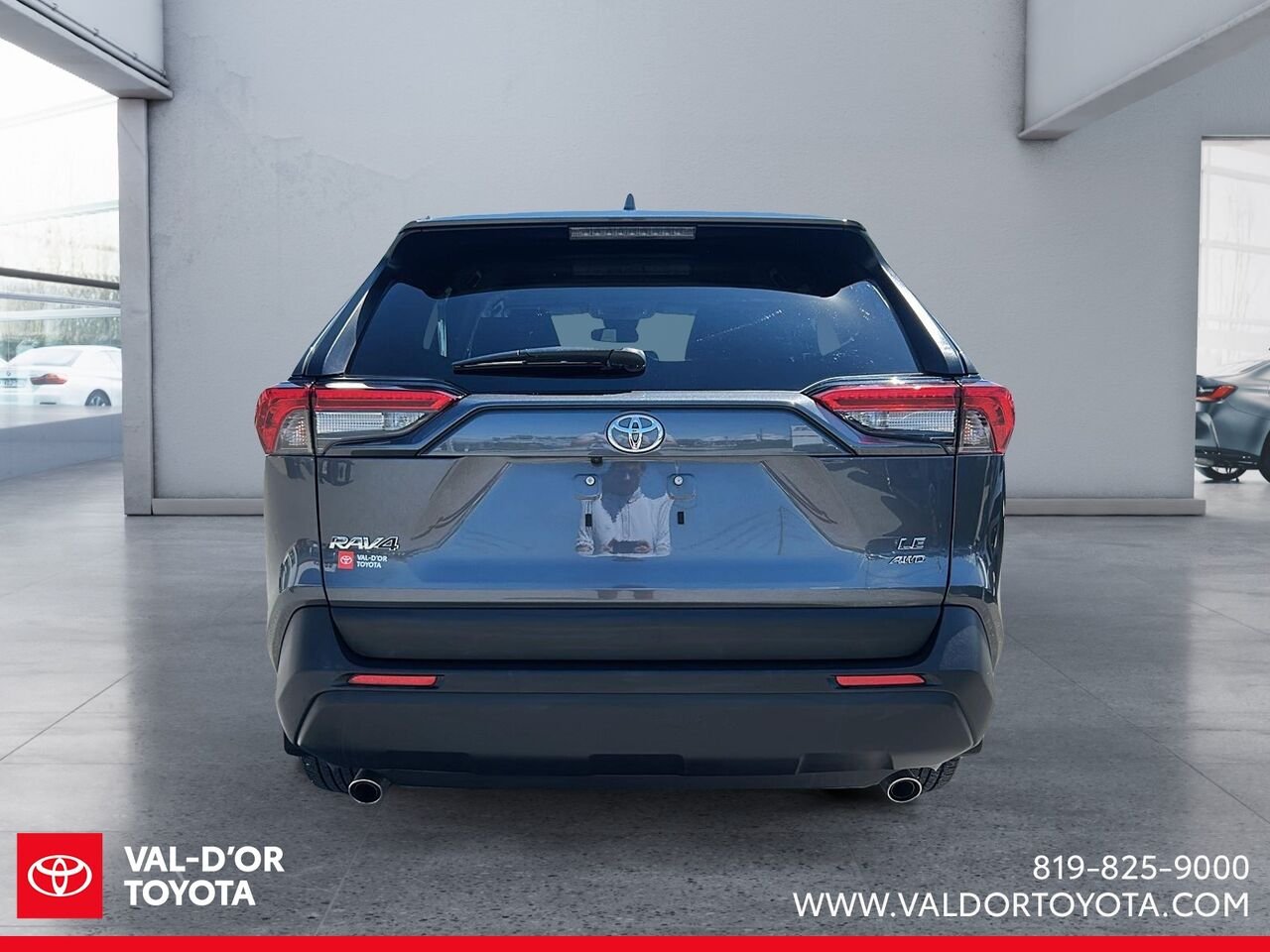Toyota RAV4 LE TI 2025 Gris Val-d'Or - photo #2