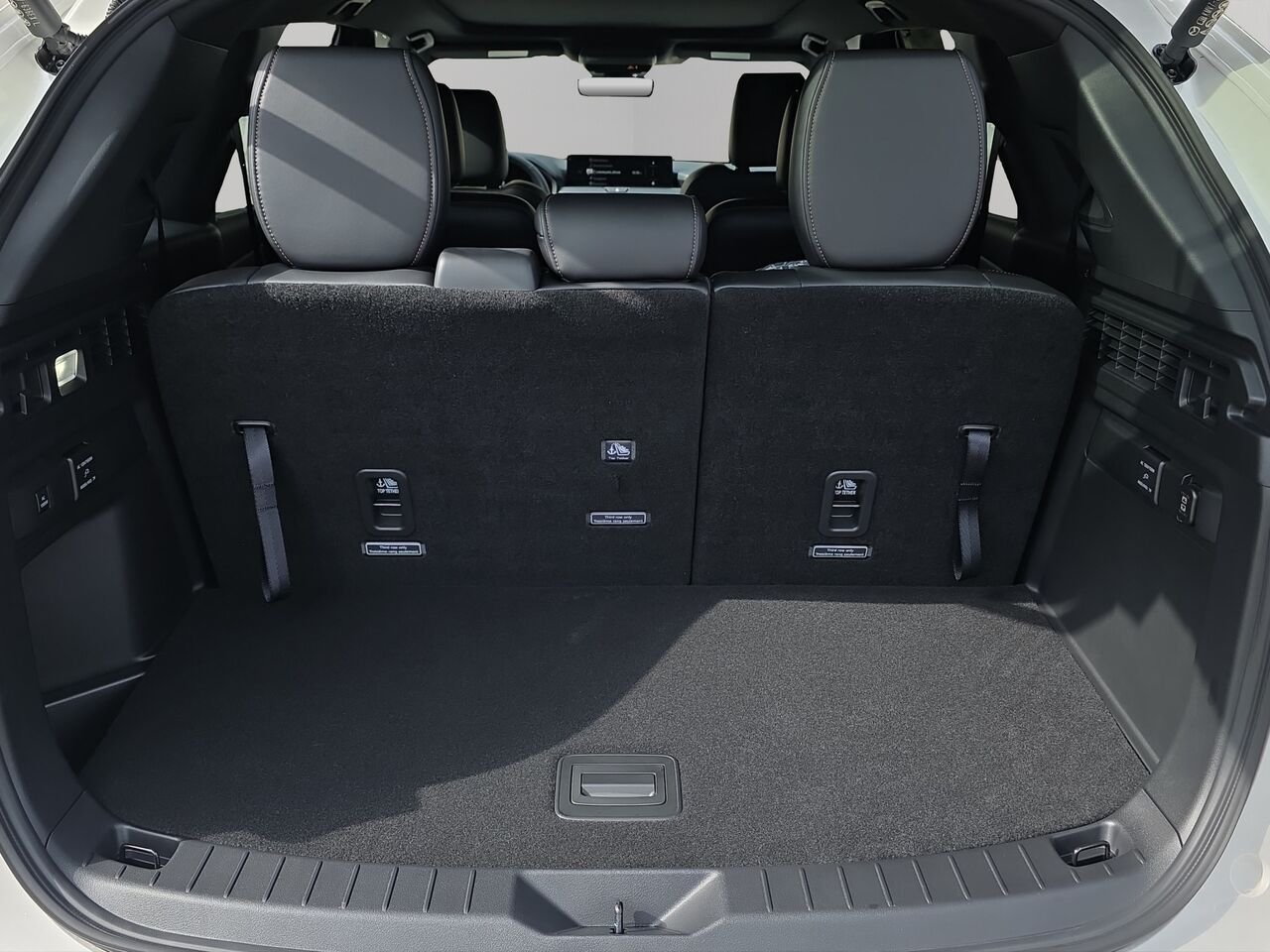 2026 Mazda CX-90 PHEV Signature PHEV, 7 passagers, toit pano, cuir, sièges ventilés Platinum Quartz Metallic Val-David - photo #17