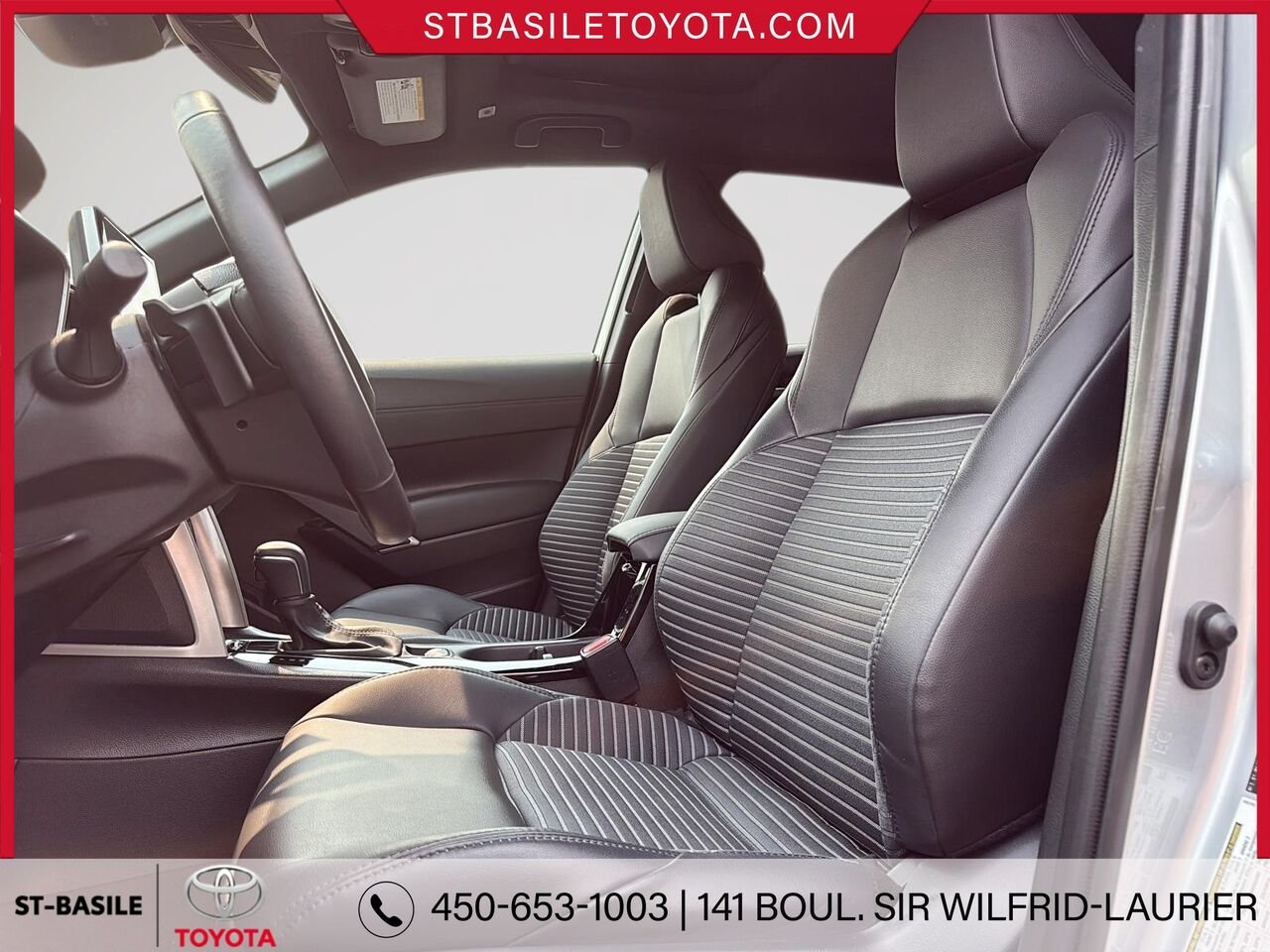TOYOTA Corolla Cross Hybride 2024 Argent Saint-Basile-le-Grand - photo #11