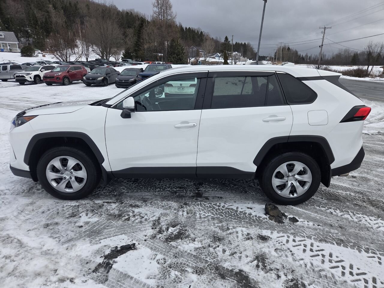 Toyota RAV4 LE TI 2023 blanc Lac-Etchemin - photo #1