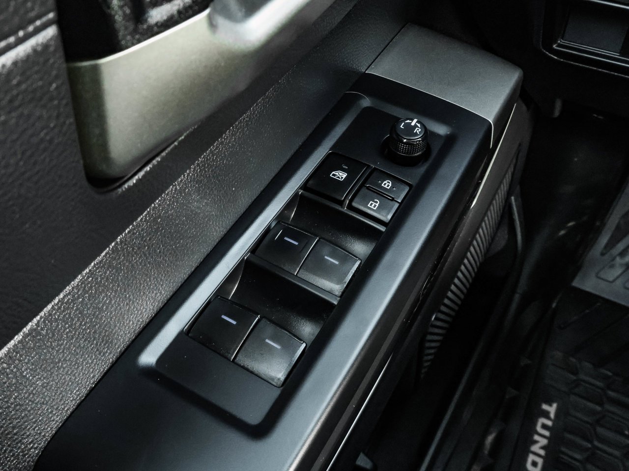 2023 Toyota Tundra 4x4 Crewmax SR Blue Sherwood Park - photo #18