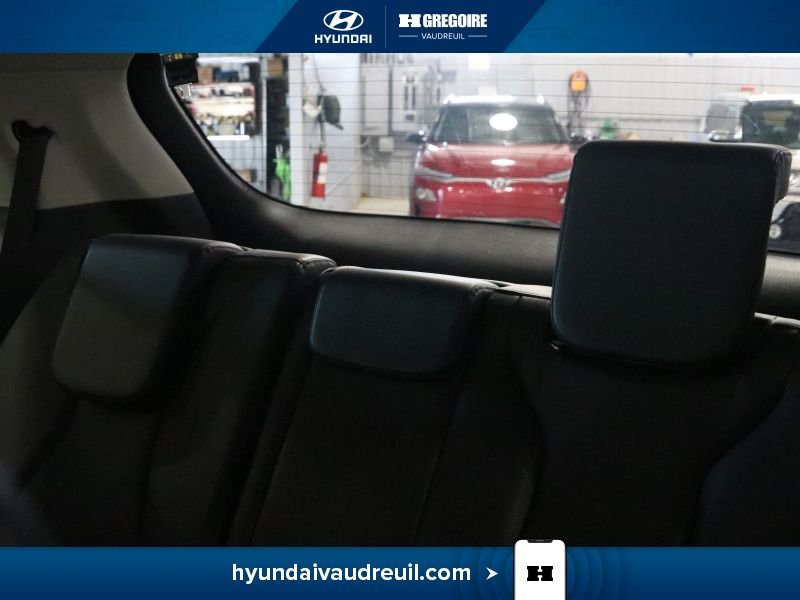 2022 Kia Carnival White Laval - photo #20