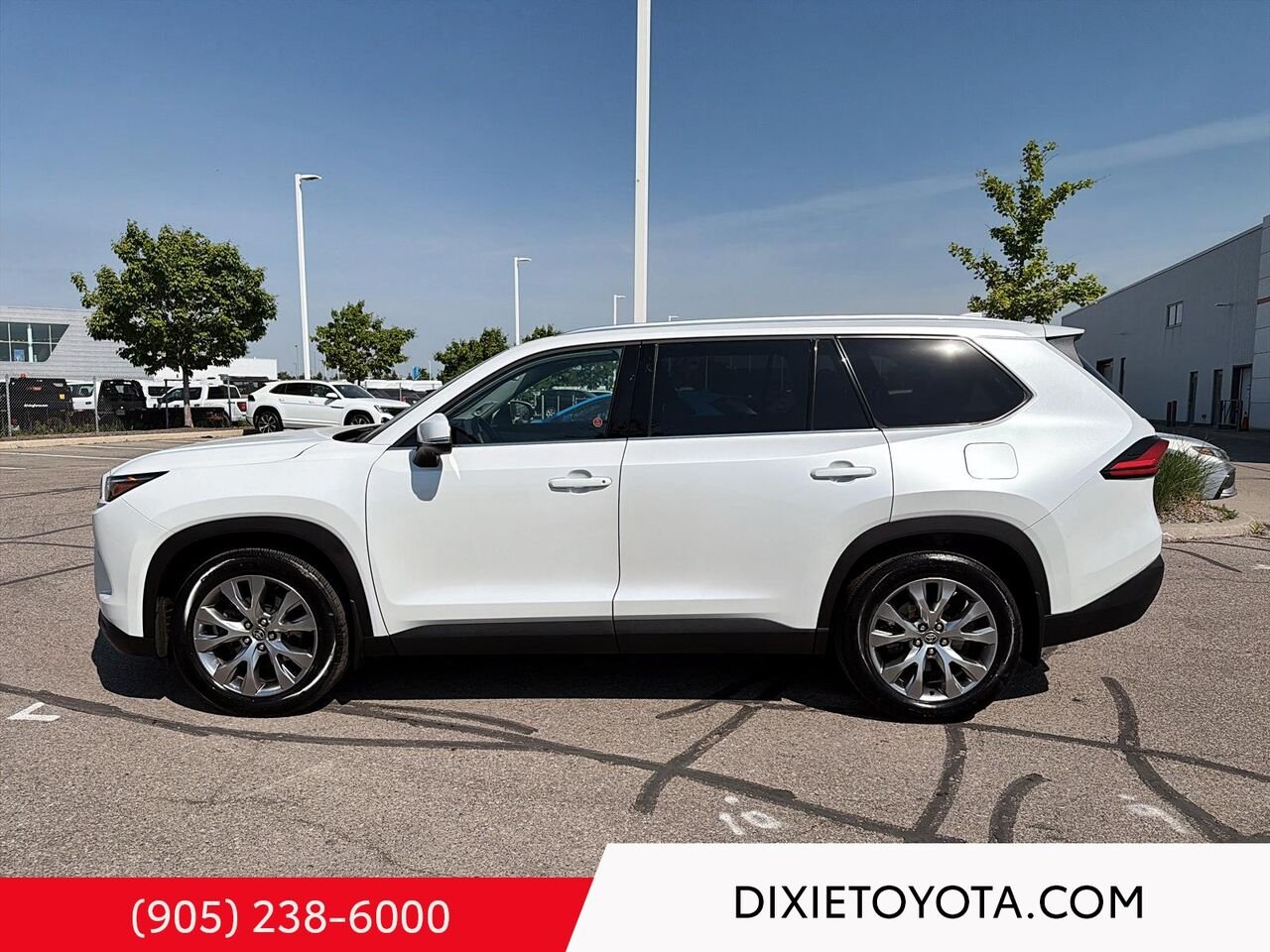 2024 Toyota Grand Highlander LIMITED AWD / CLEAN CARFAX / HEATED AND VENTILATED SEATS / ALLOY WHEELS / MOONROOF / CARPLAY AND ANDROID AUTO White Mississauga - photo #5