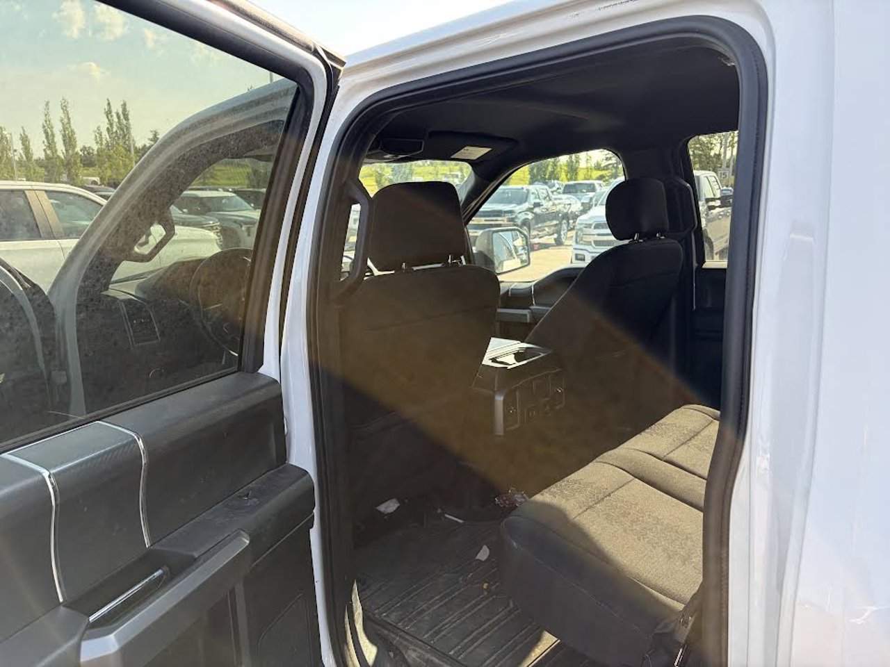 2019 Ford F-150 XLT 4WD SuperCrew 5.5' Box White Sherwood Park - photo #5