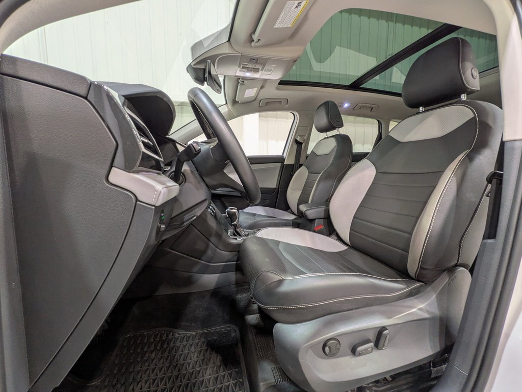 2022 Volkswagen Taos Highline 4MOTION White Val-David - photo #1