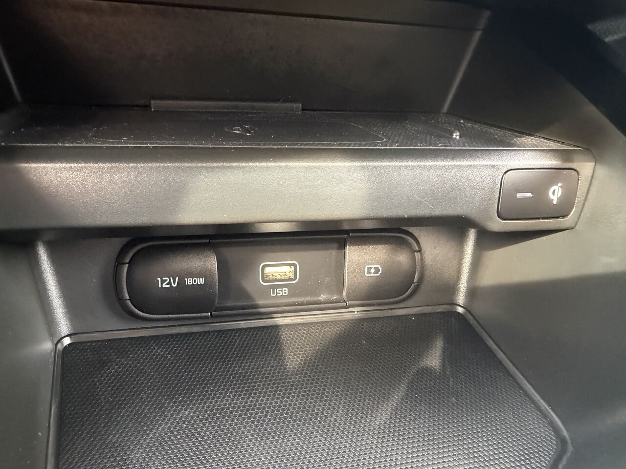 2022 Kia Soul White Thetford Mines - photo #22