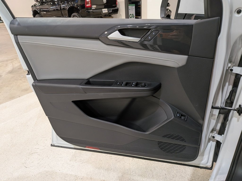 2022 Volkswagen Taos Highline 4MOTION White Val-David - photo #31