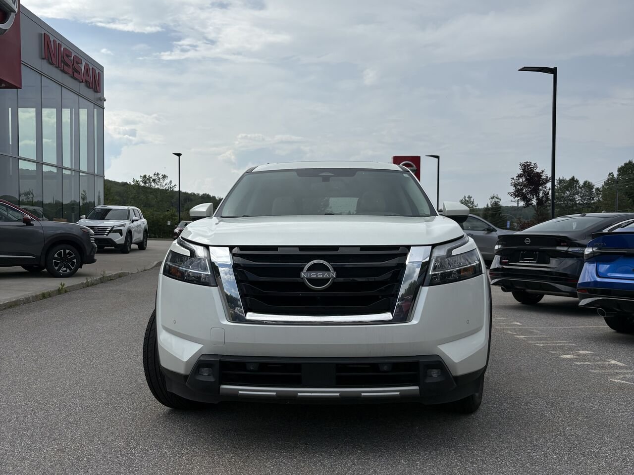 Nissan Pathfinder 2022 Blanc Mont-Laurier - photo #2