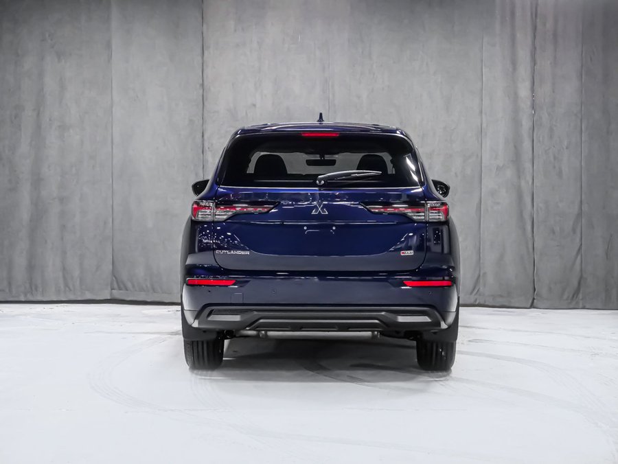 2026 Mitsubishi Outlander ES Cosmic Blue