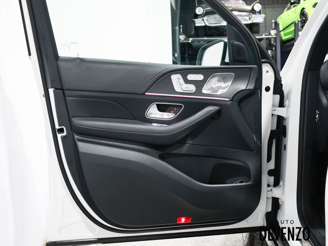 2026 Mercedes-Benz GLS White Saint-Eustache - photo #10